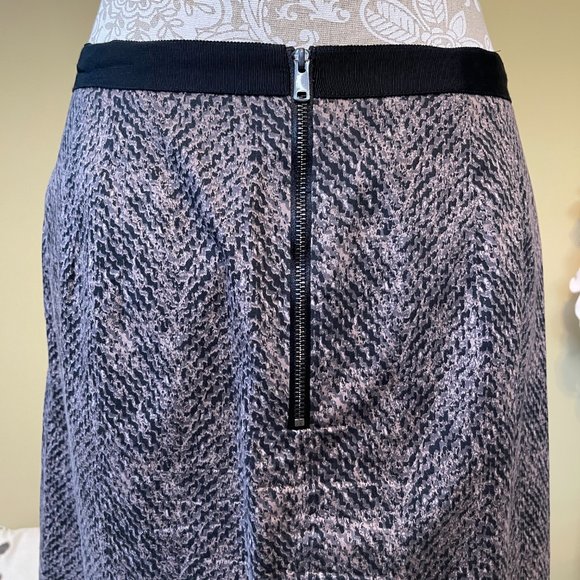 Ann Taylor Mini Skirt size 6. - Picture 10 of 11